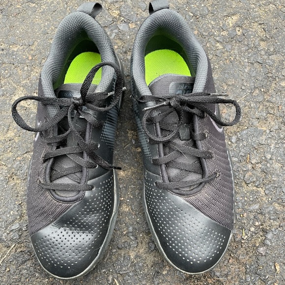 Big boys size 6Y Nike sneakers - Picture 1 of 4